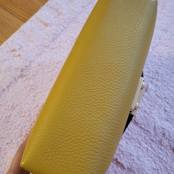 Authentic valentino Crossbody bag - Picture 3 of 4